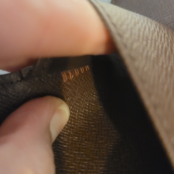 Authentic EUC Louis Vuitton Multicles Damier Ebene 4 key holder - Picture 7 of 7